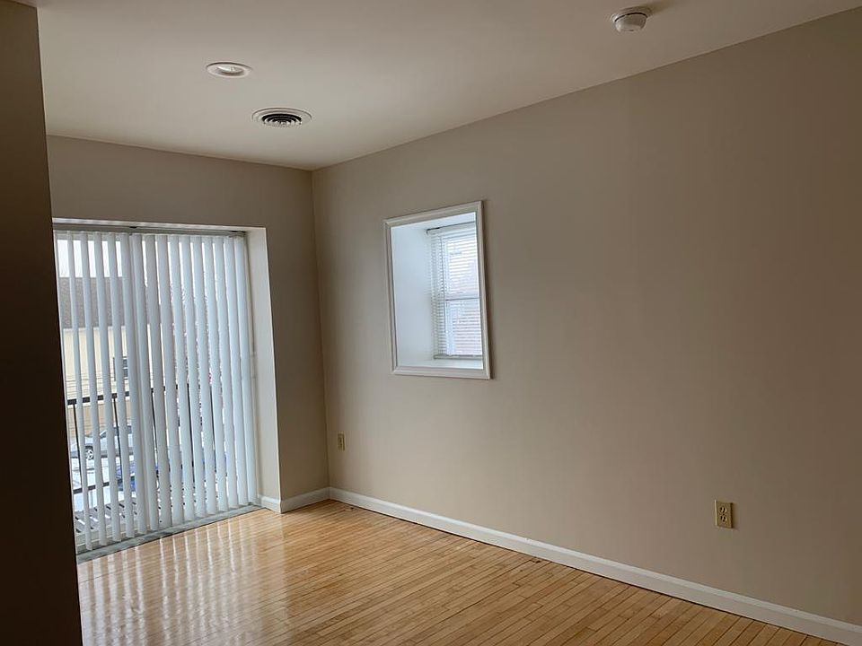 Hardwood floors and natural light