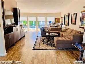 4784 S Valleyview Rd — Photo 4