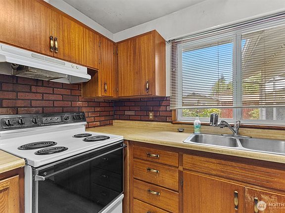 4th image of 2709 N Street SE