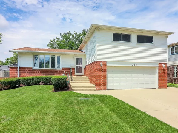 220 Brentwood Dr, Des Plaines, IL 60016
