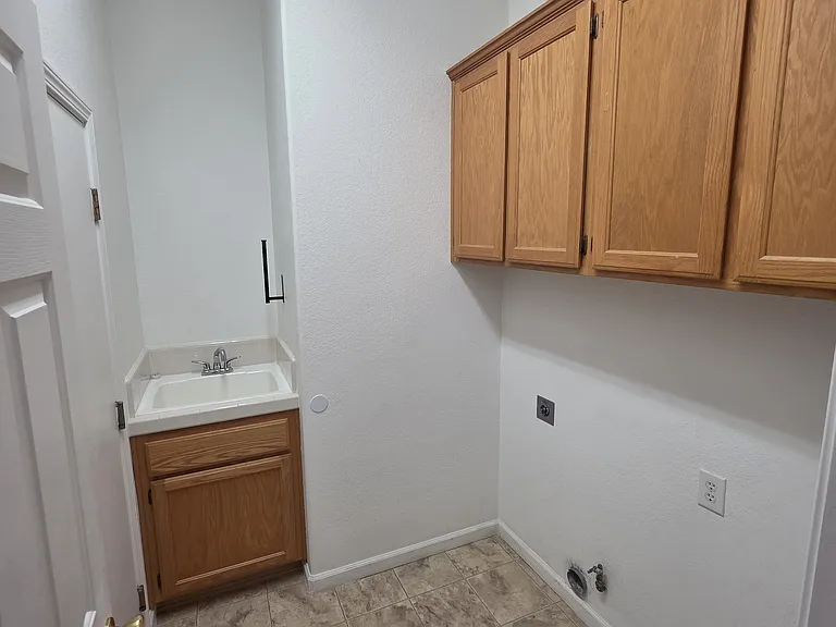 2271 Celtic Dr — Photo 17