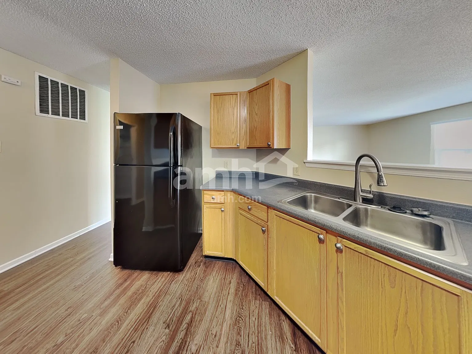 3 bed, 2.0 bath, 1752 sqft, $1,995 — Photo 3