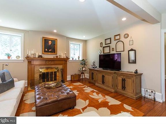 4th image of 3033 W Queen Ln