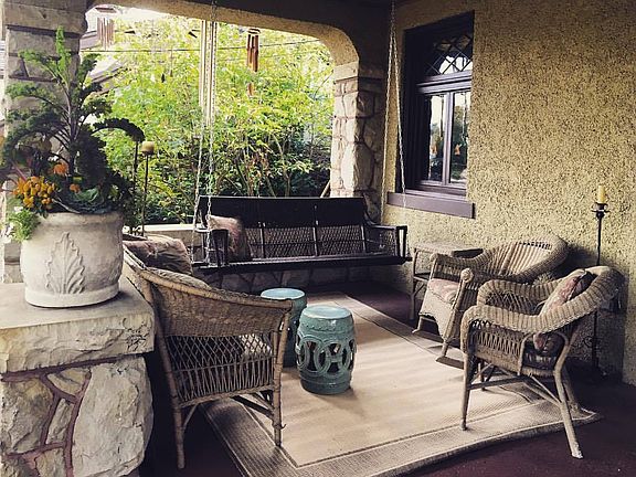 Front porch w/ porch swing
