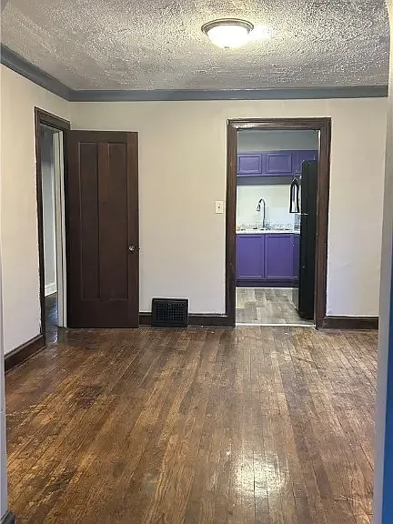 4246 E 133rd St #2 — Photo 2