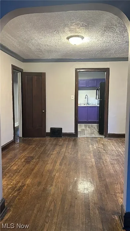 Building Photo - 4246 E 133rd St #2