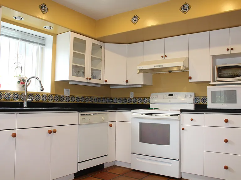 4792 Ridgelawn Dr — Photo 1
