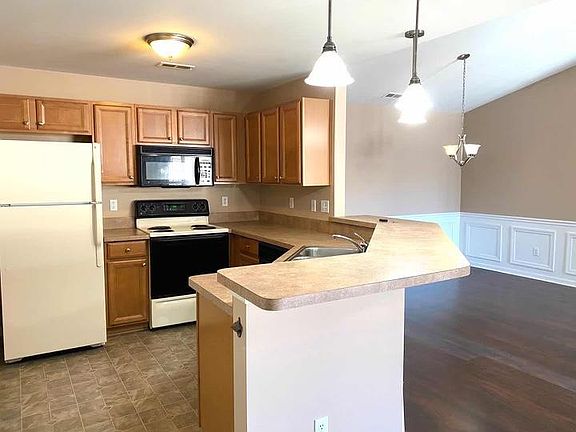 4th image of 21209 Chesapeake Cir #1
