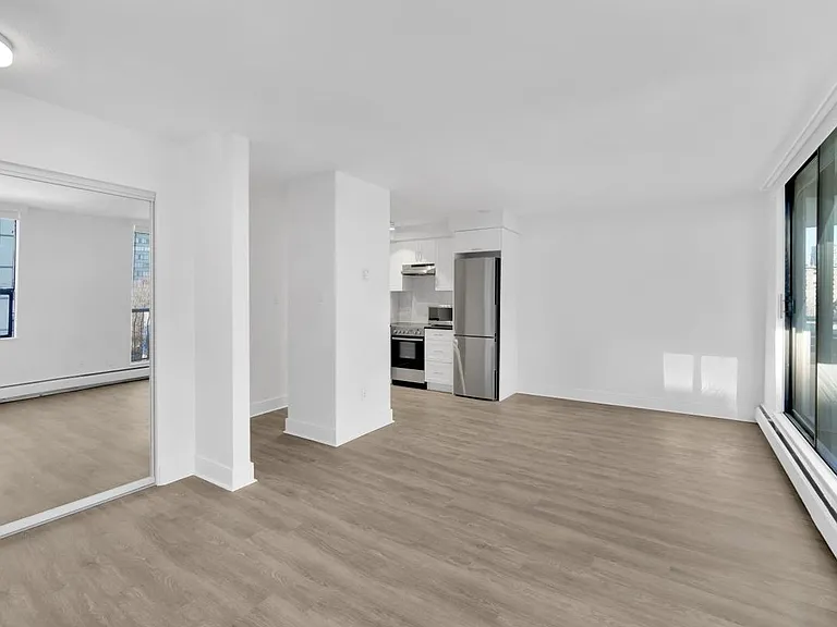 1160 Broughton St — Photo 11