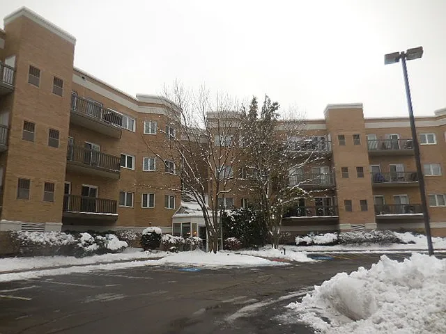 140 Manchester Dr APT 206 photo 1