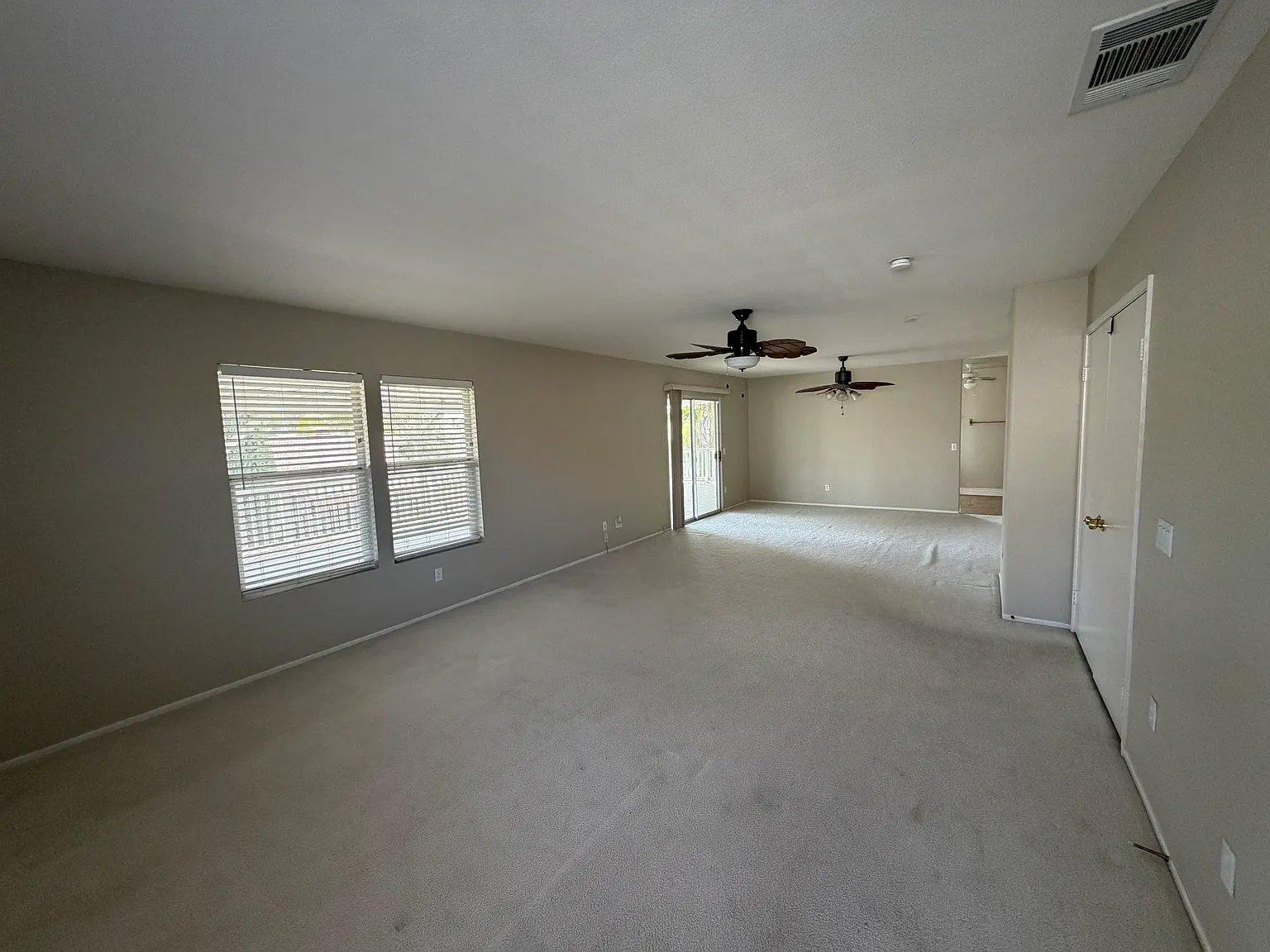 4 bed, 3337 sqft, $4,300 — Photo 4