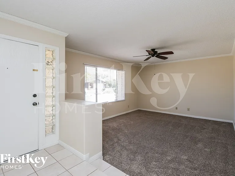 813 E Todd Dr — Photo 3