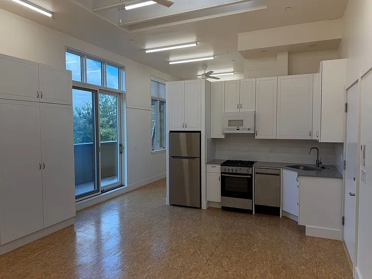 929 Grace Ave #E — Photo 22