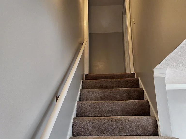 1129 S Maple St — Photo 13