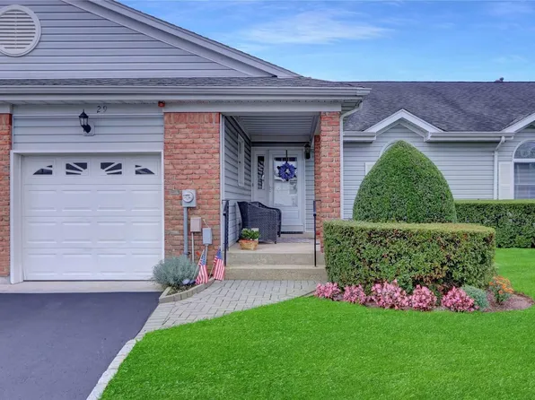 29 Primrose Lane #29, North Babylon, NY 11703