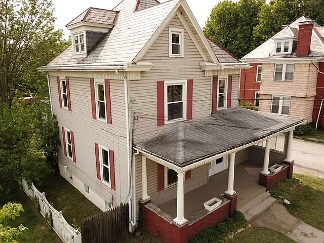 141 N Main St photo 1