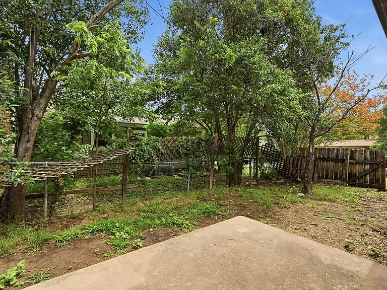 8910 Little Walnut Pkwy #A — Photo 25