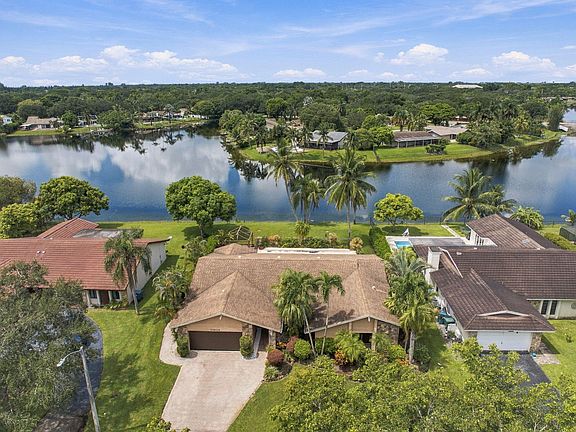 3rd image of 11713 Spinnaker Way