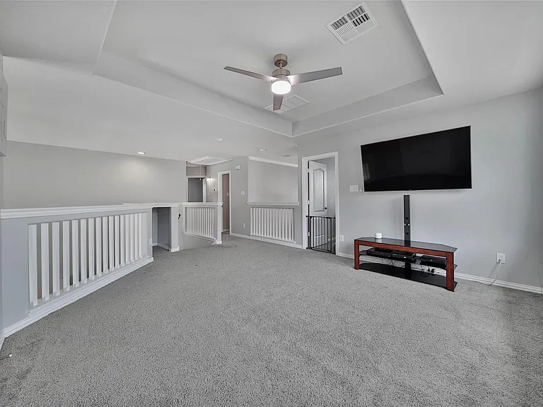 26028 Hasting Ridge Ln — Photo 32
