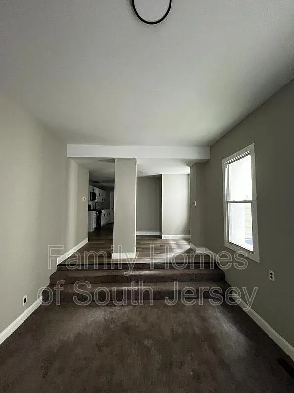 3 bed, 2.0 bath, 1000 sqft, $2,100 — Photo 3