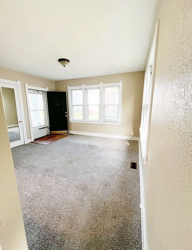 3 bed, 1100 sqft, $1,450 — Photo 2