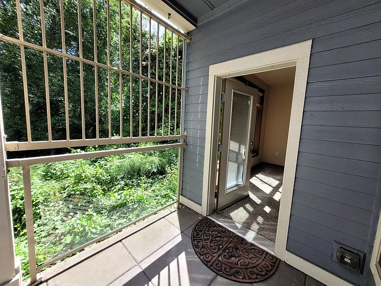910 Gladstone St #110 — Photo 12