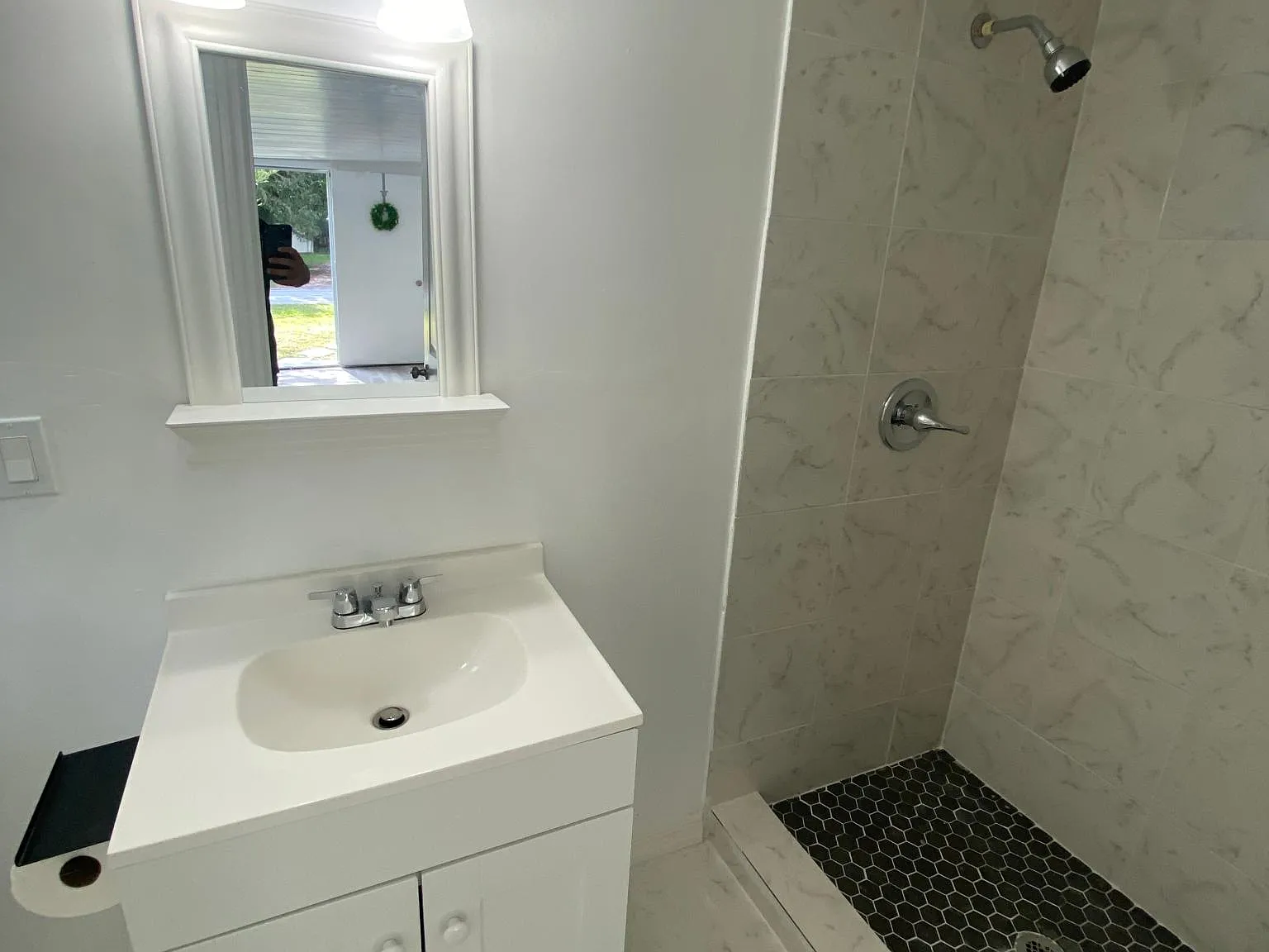 3 bed, 1200 sqft, $2,100 — Photo 3