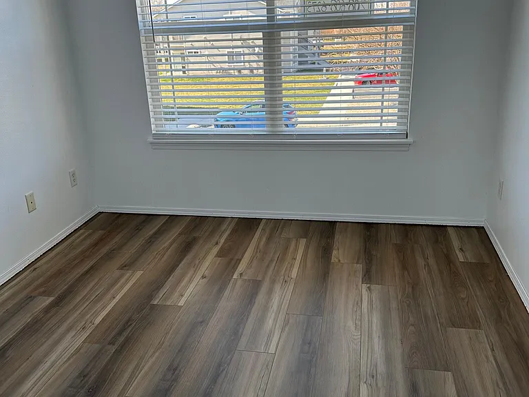 2111 E White Oak Ct — Photo 9