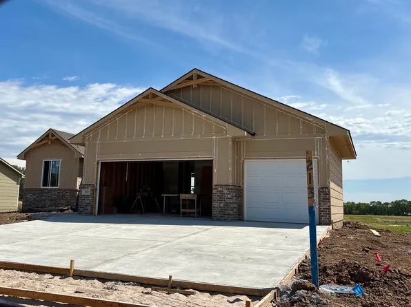 213 E Hanscom St, Derby, KS 67037