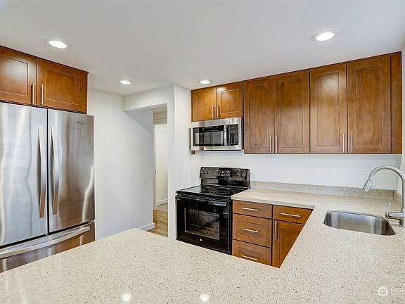 4th image of 1516 -1518 11th Avenue W