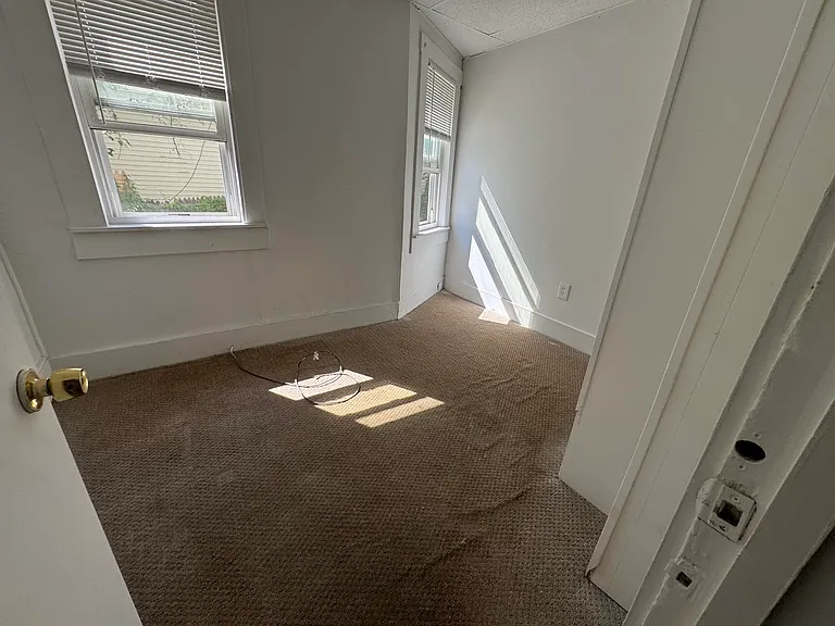 107 College St #1R — Photo 11