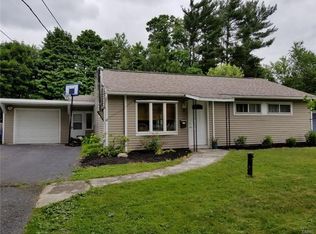 15 Lincoln Rd, North Syracuse, NY 13212