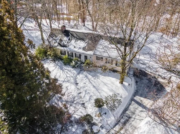 162 Hampshire Rd, Wellesley, MA 02481