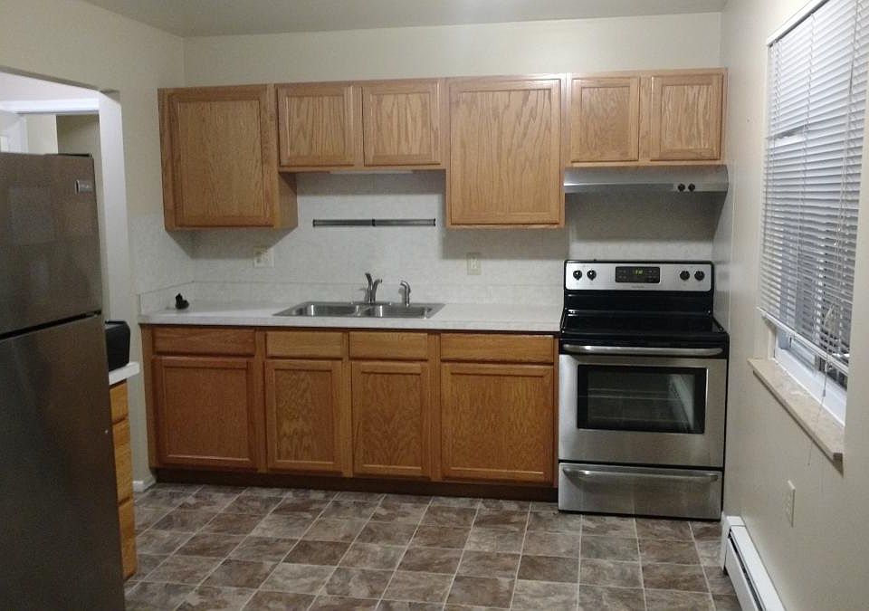 2nd image of 211 N Hazelton St APT 1