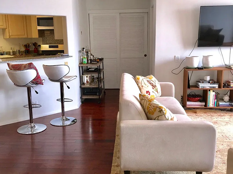 8349 Blackburn Ave #302 — Photo 153