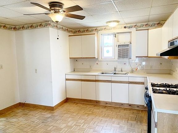3rd image of 5 Riverside Ave