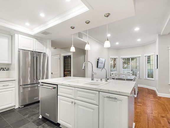 3rd image of 5617 Glenhaven Cir