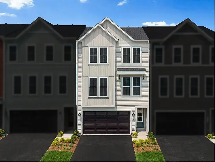 3 bed, 2388 sqft, $2,425 — Photo 2