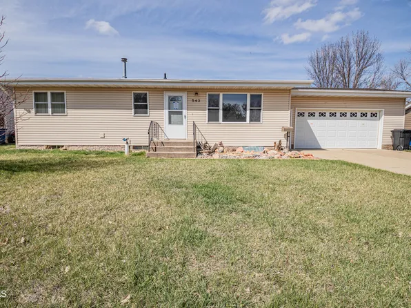 543 7th St E, Dickinson, ND 58601