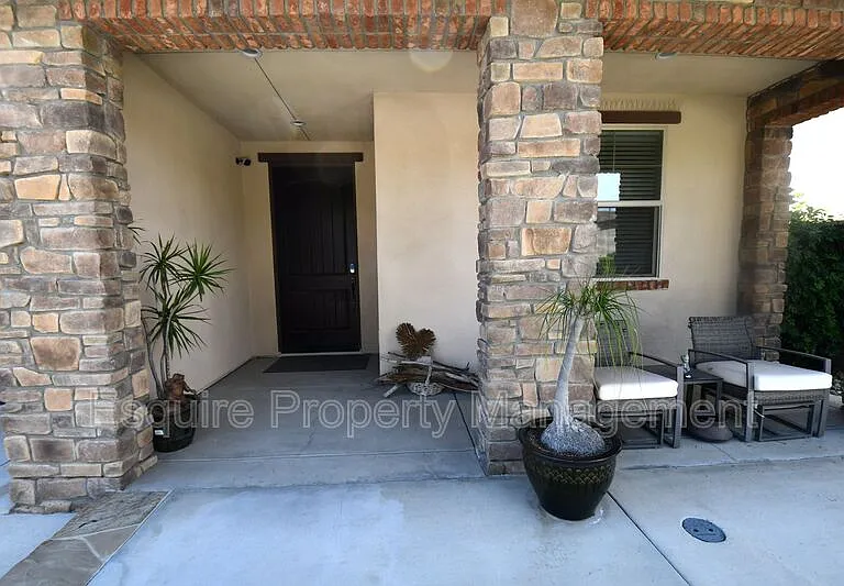 505 Elm Cottage Ct — Photo 2