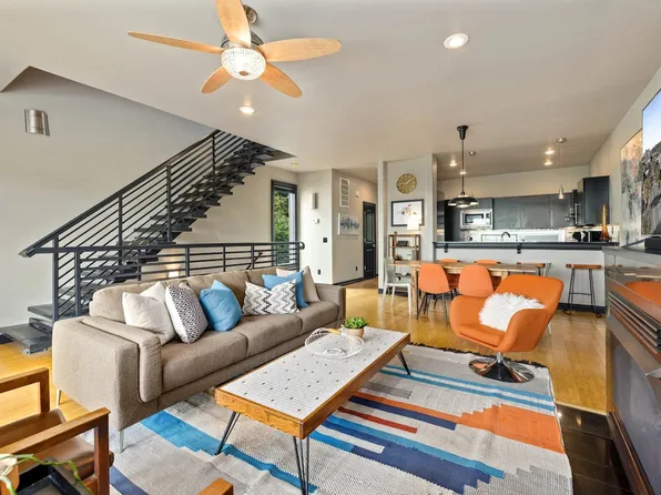 299 E Noble Ln #Id1221799p, Fayetteville, AR 72703