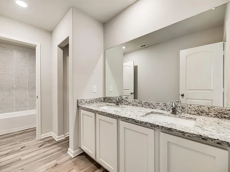 2120 Dakota Dr — Photo 9