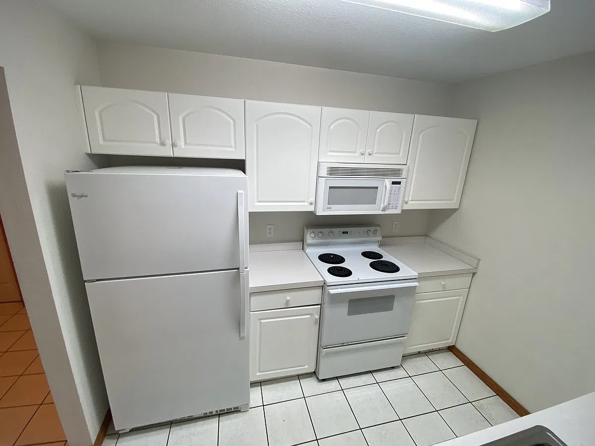 852 Radford Court — Photo 3