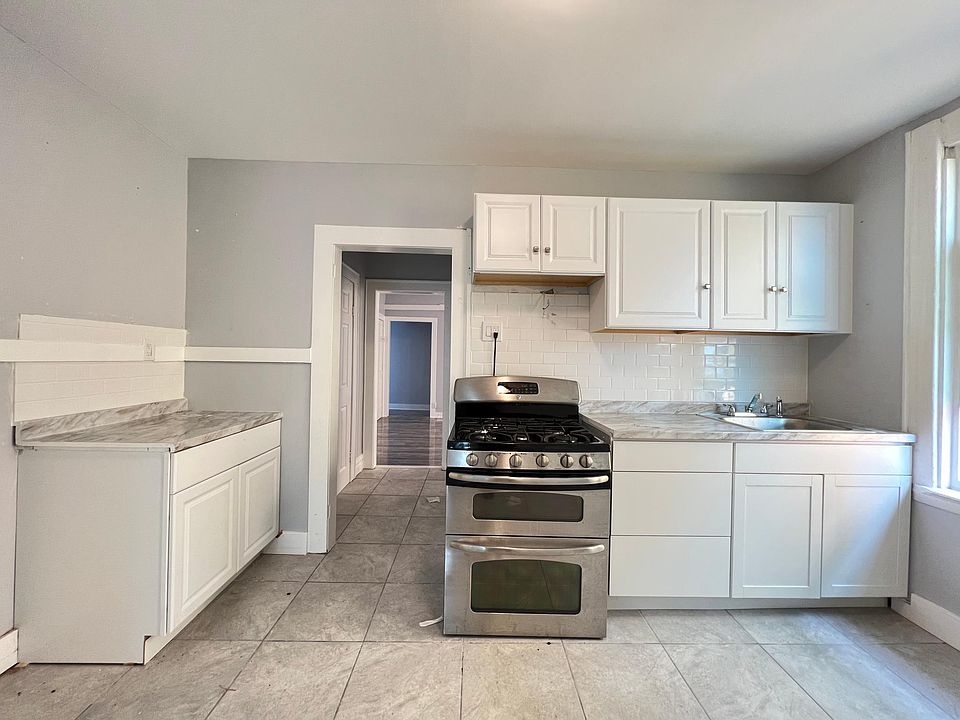 1st image of 124 Paine Ave APT 2R
