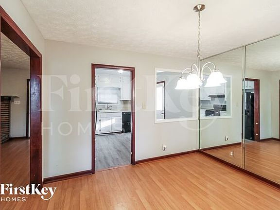 4th image of 1070 Oak Grove Cir