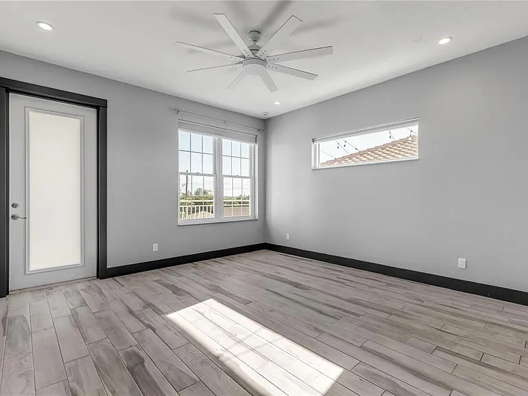 701 E 3rd Ave #PENTHOUSE — Photo 30
