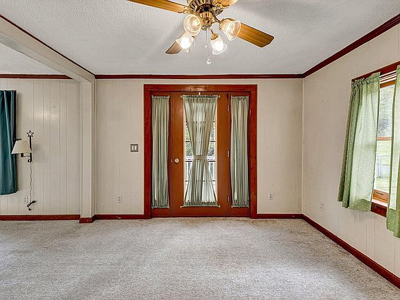 4th image of 1220 Railroad Ave
