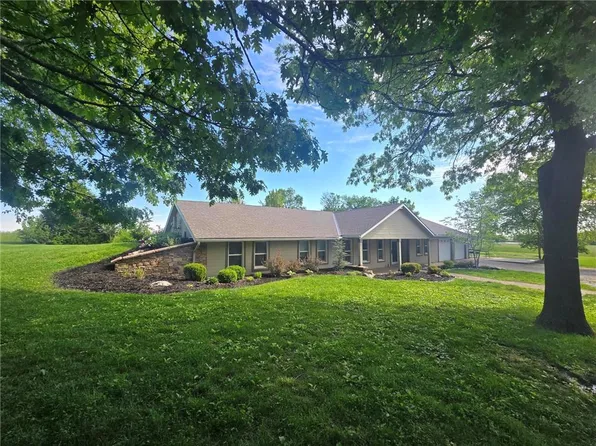 21877 Nall Rd, Bucyrus, KS 66013