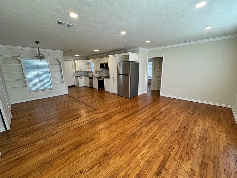 3727 Meredith Ave — Photo 2