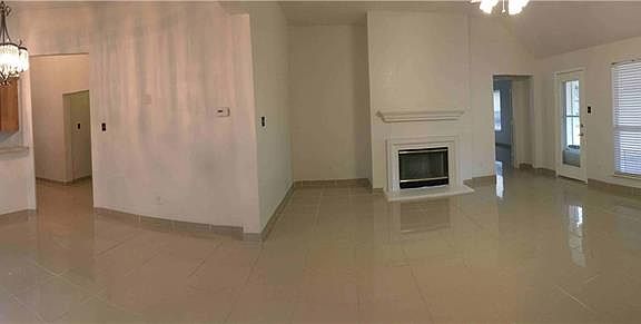 3rd image of 4933 Tulip Ln
